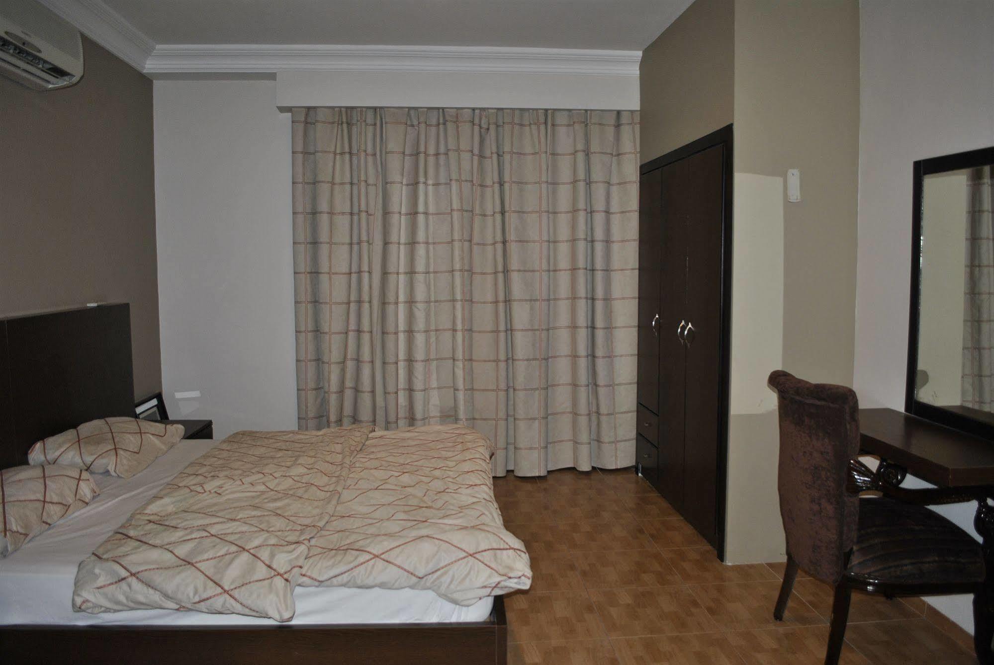 Alballouti Hotel Suites Amman Exterior foto