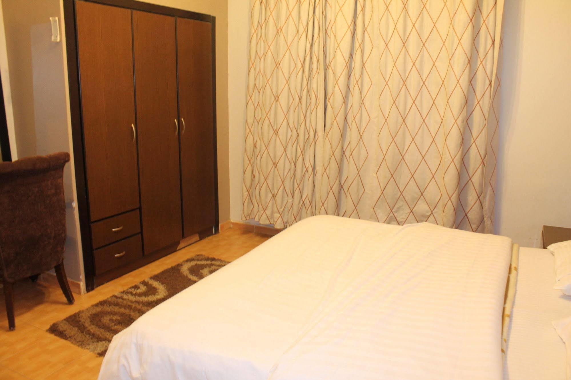 Alballouti Hotel Suites Amman Exterior foto