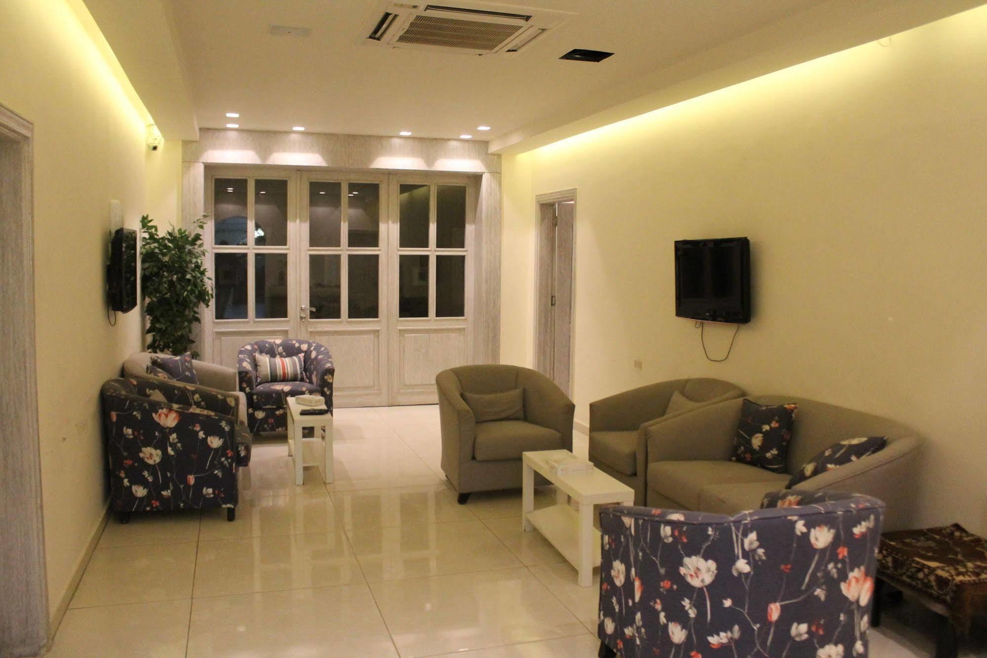 Alballouti Hotel Suites Amman Exterior foto