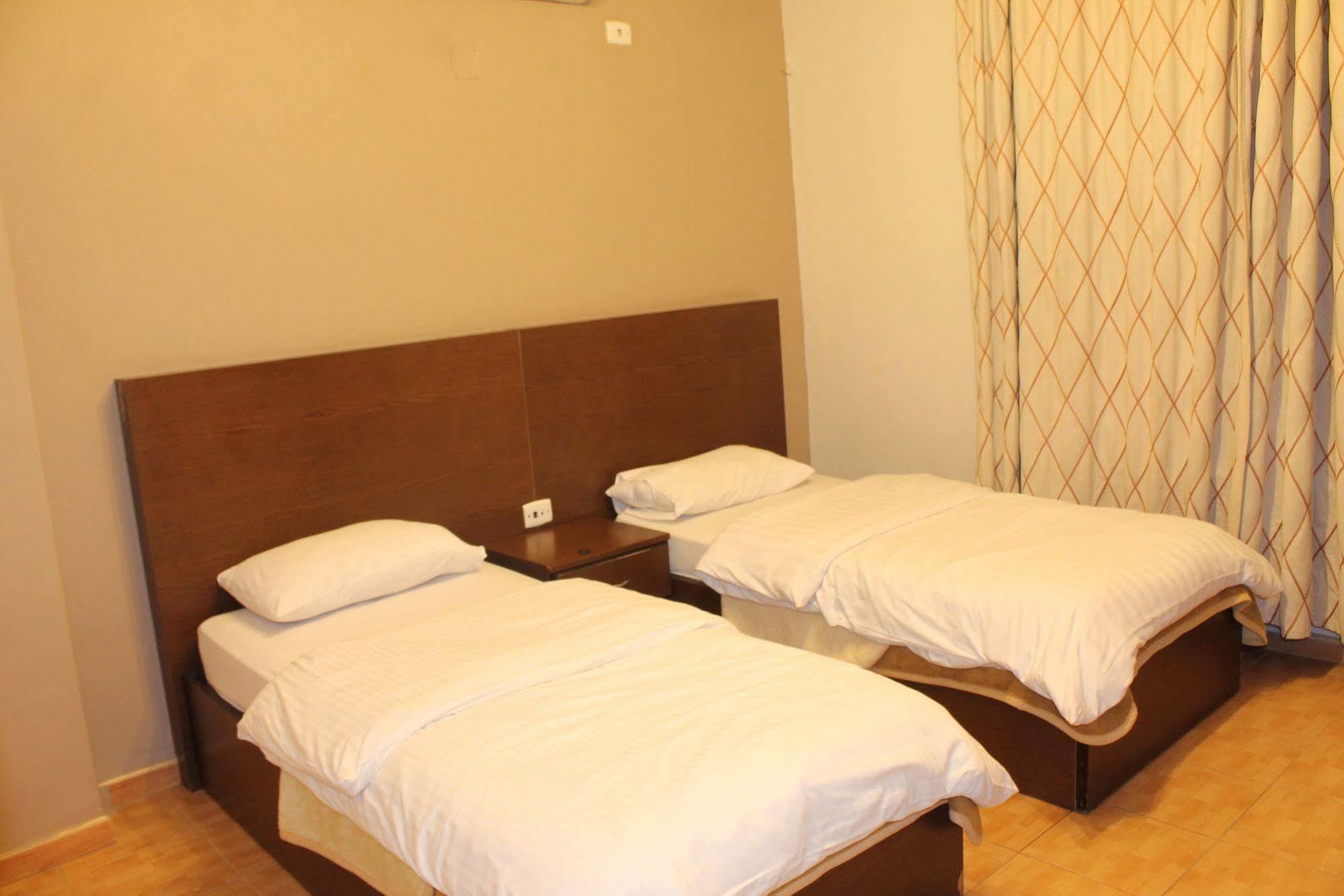 Alballouti Hotel Suites Amman Exterior foto