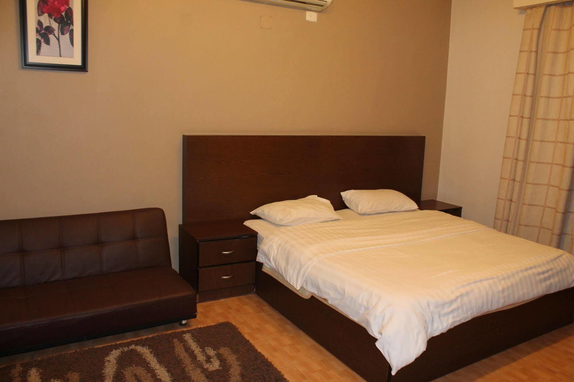 Alballouti Hotel Suites Amman Exterior foto
