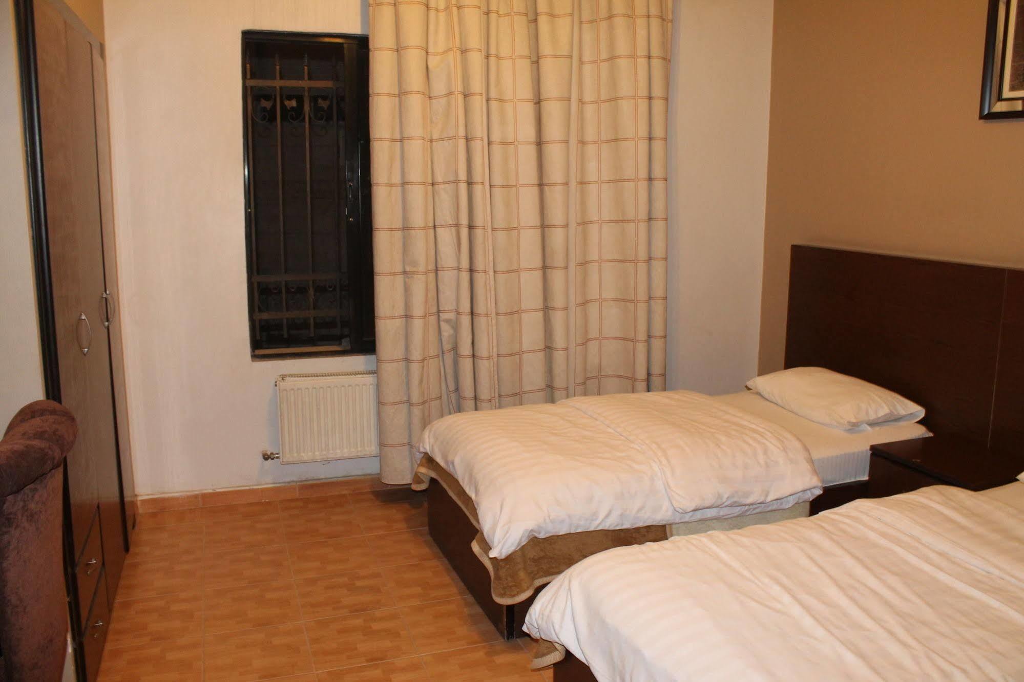 Alballouti Hotel Suites Amman Exterior foto