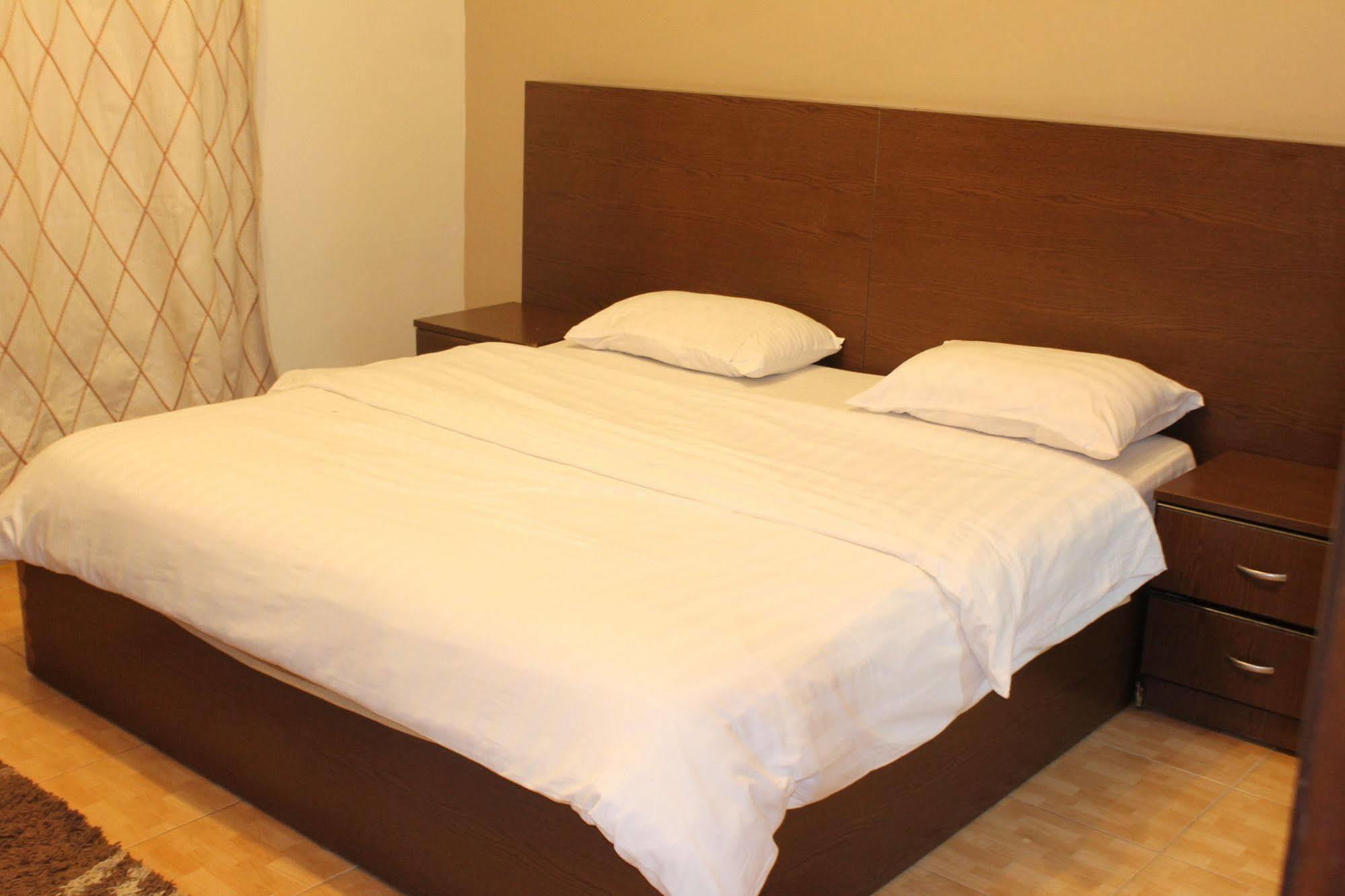 Alballouti Hotel Suites Amman Exterior foto