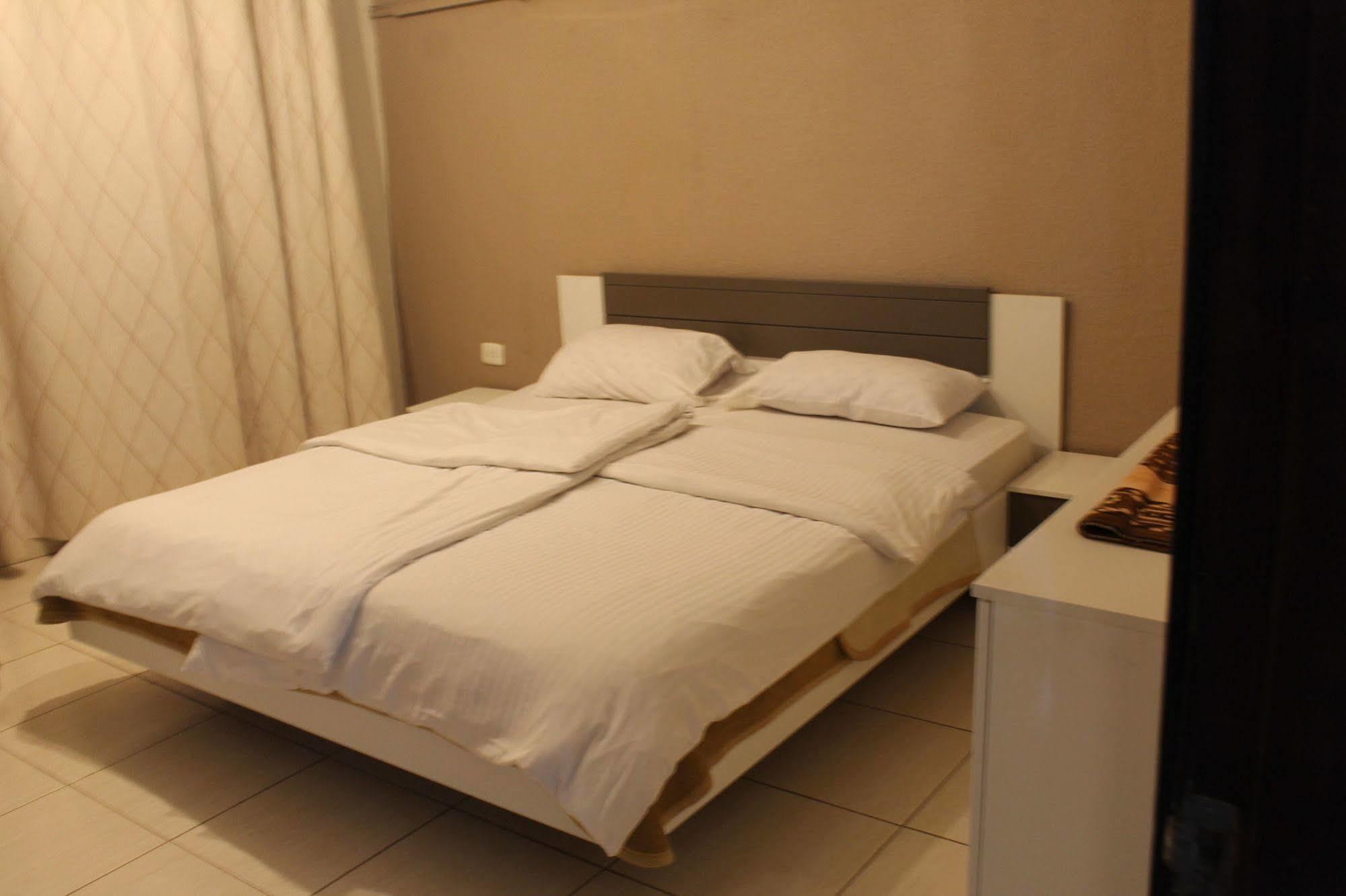 Alballouti Hotel Suites Amman Exterior foto